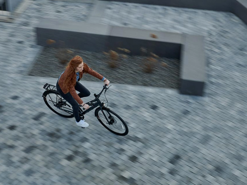 JobRad | JobRadlerin fährt alleine JobRad | JobRadlerin fährt alleine