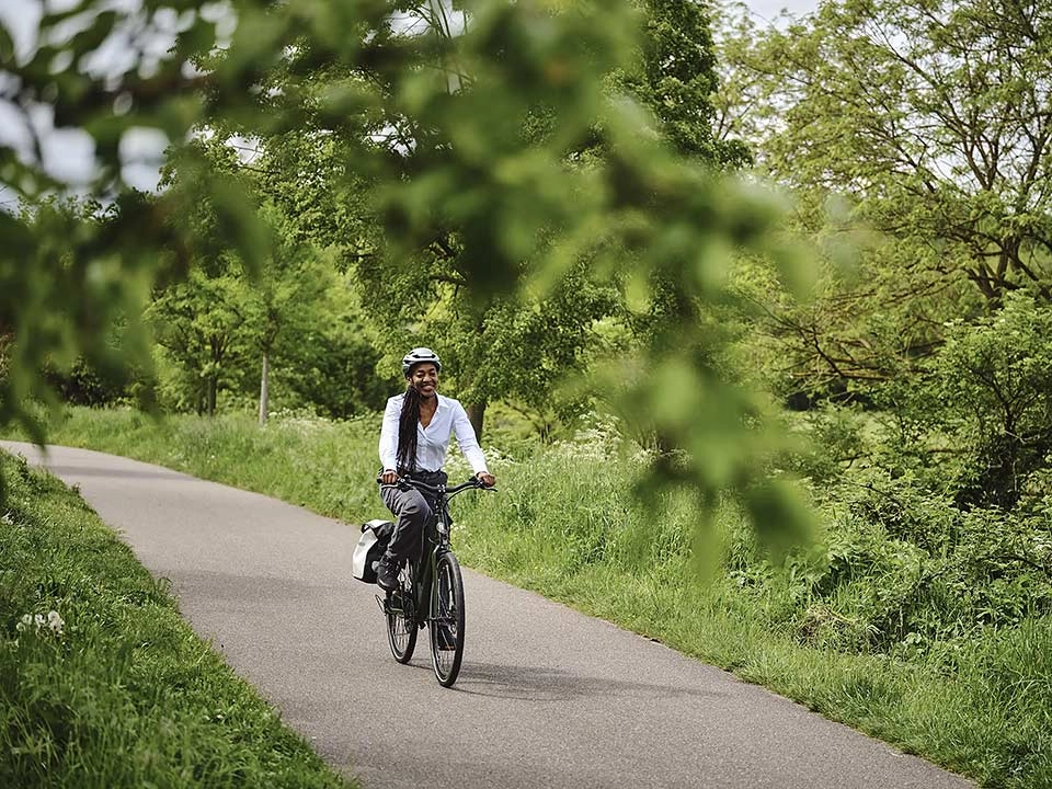 Eine JobRadlerin auf dem Arbeitsweg Eine JobRadlerin auf dem Arbeitsweg